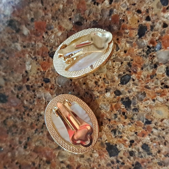 EARRINGS-Clip On - Picture 2 of 6